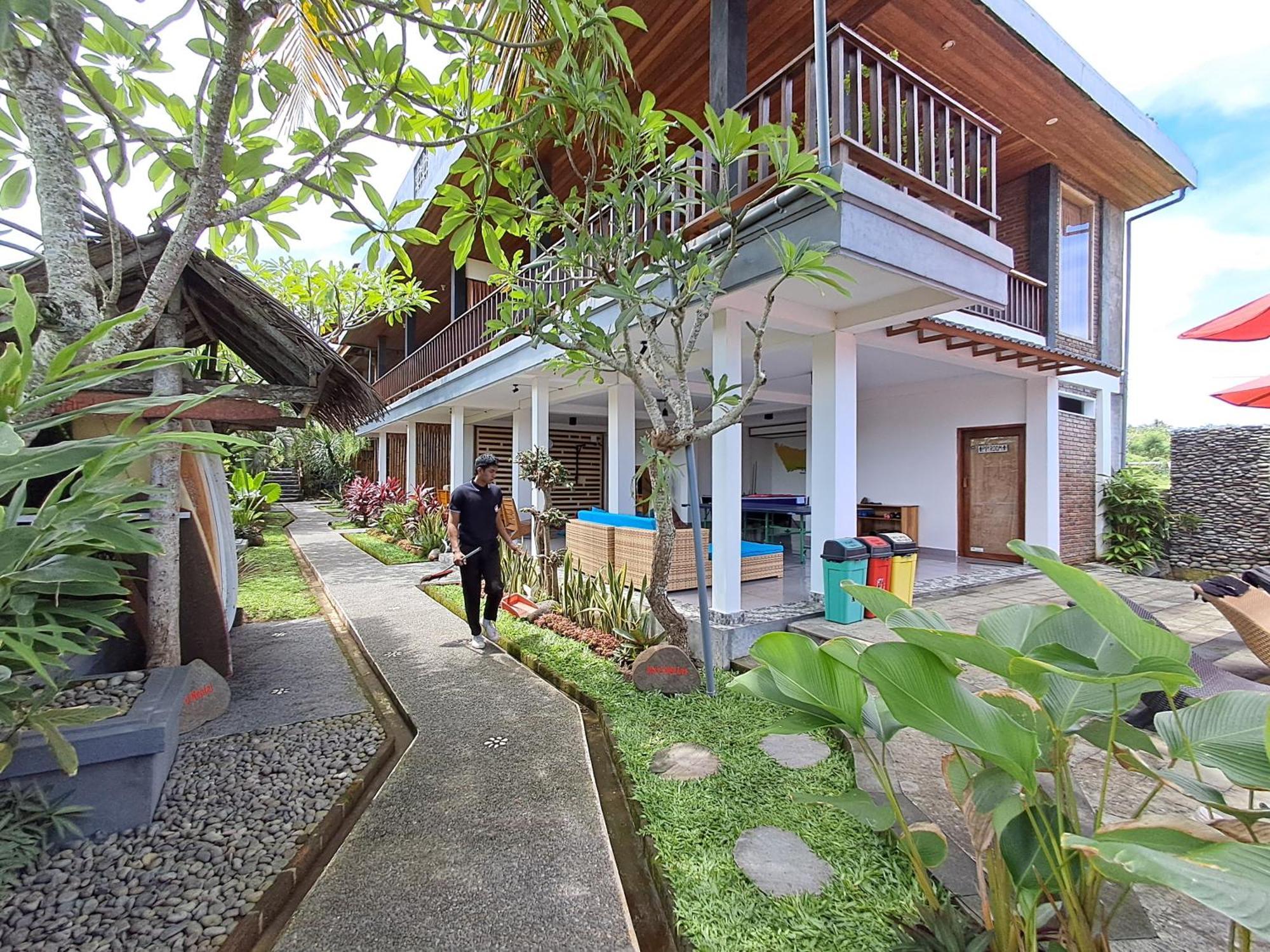 Hotel West Break Bali - Medewi Airsatang Exterior foto
